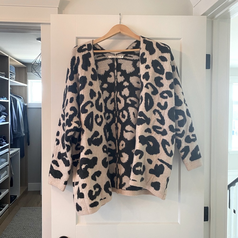 ELLISON Silky Soft Leopard Print Cardigan 🐯